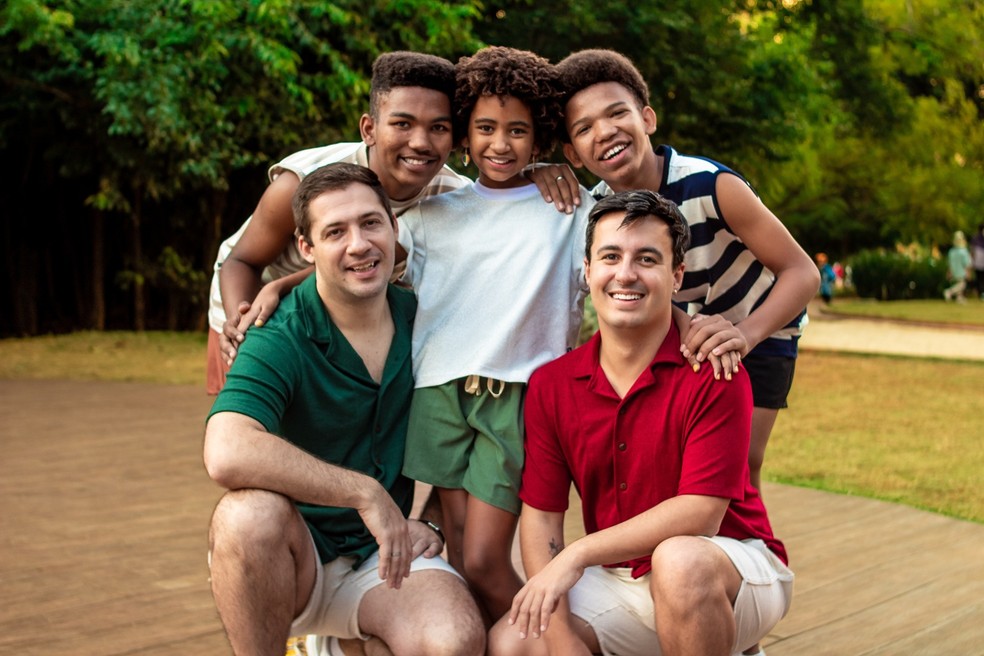 J Vivenciamos Todas As Situa Es Poss Veis Diz Casal Gay Que Adotou Irm Os No Rj