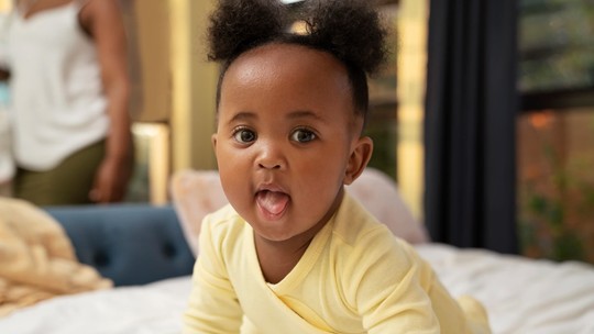 Primeiras palavras dos bebês são as mesmas no mundo inteiro, sugere estudo