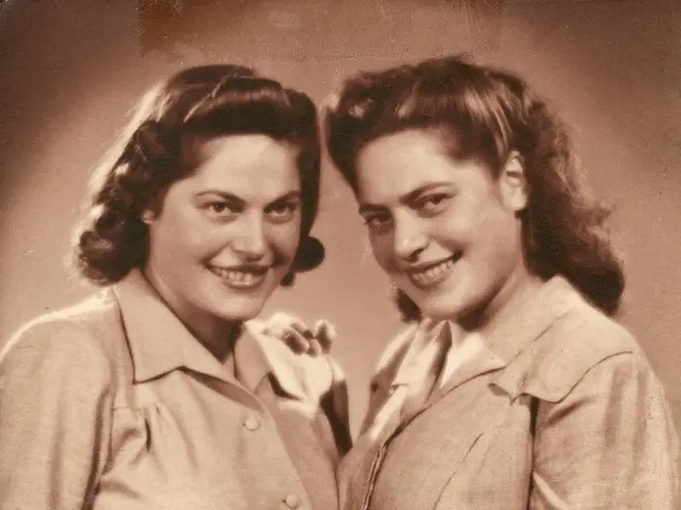 Gêmeas depois da liberação do campo de concentração — Foto: Reprodução Insider 