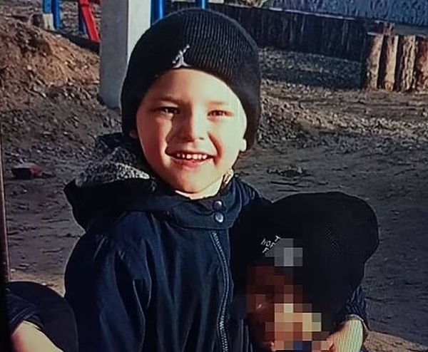 O corpo do menino de 4 anos foi encontrado na máquina de lavar; há suspeita de assassinato — Foto: Reprodução/ Daily Mail