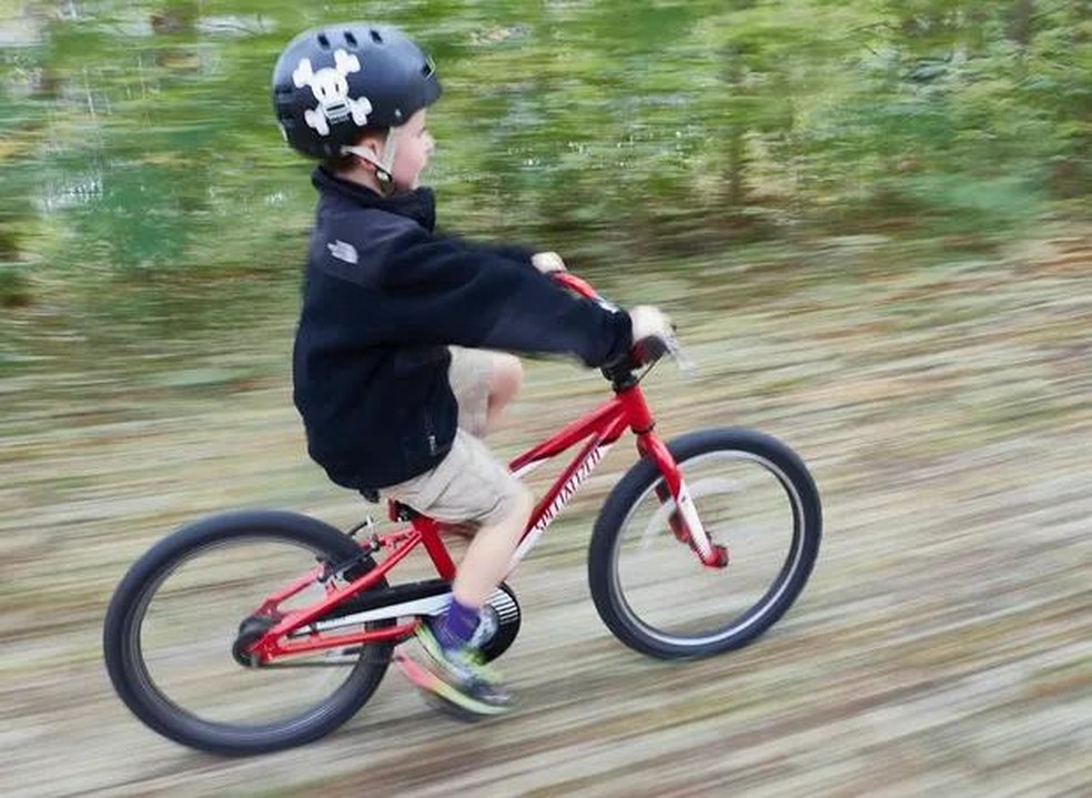 Bicicletas infantis podem garantir muita diversão de forma mais segura para as crianças (Foto: Divulgação/Unsplash (Chip Vincent)) — Foto: Crescer