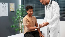 Cirurgias de fimose em adolescentes brasileiros crescem mais de 80% no SUS