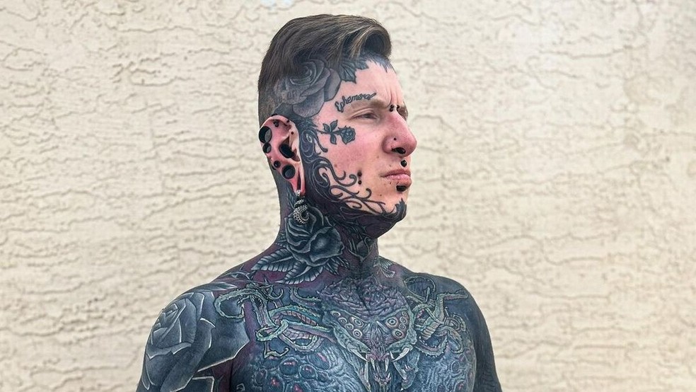 O pai gastou quase R$ 500 mil em tatuagens — Foto: Reprodução/ Instagram