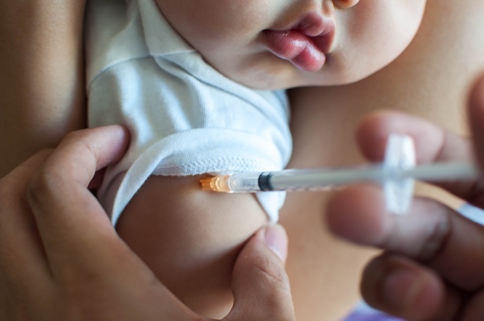 Foto ilustrativa: Pais se negam a vacina o filho contra a  hepatite B  e tuberculose (Foto: Getty) — Foto: Crescer