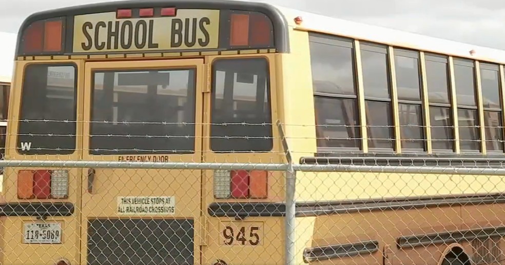 Menino de 6 anos é agredido sexualmente dentro de ônibus escolar — Foto: Reprodução/abc13