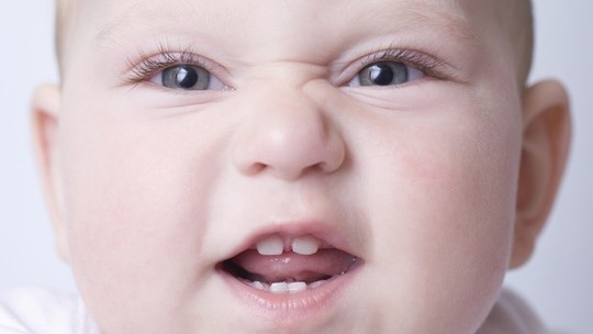 Quando nasce o primeiro dente do bebê?