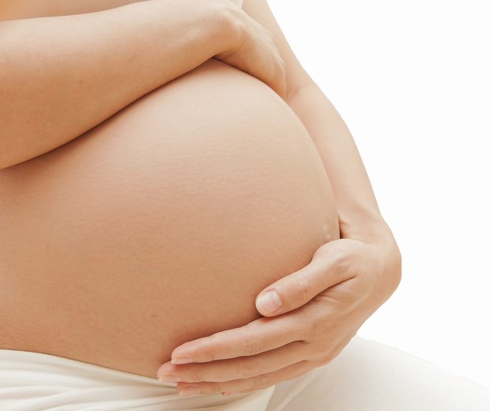 As mães com a placenta anterior também poderão sentir os chutes dos filhos — Foto: Crescer