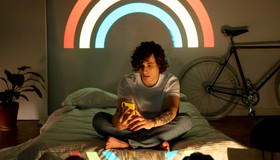 Adolescente fechado no quarto: quando o isolamento deixa de ser normal?