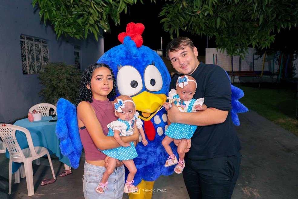 Elis e Eloá com os irmãos, Maria e Guilherme — Foto: Arquivo pessoal