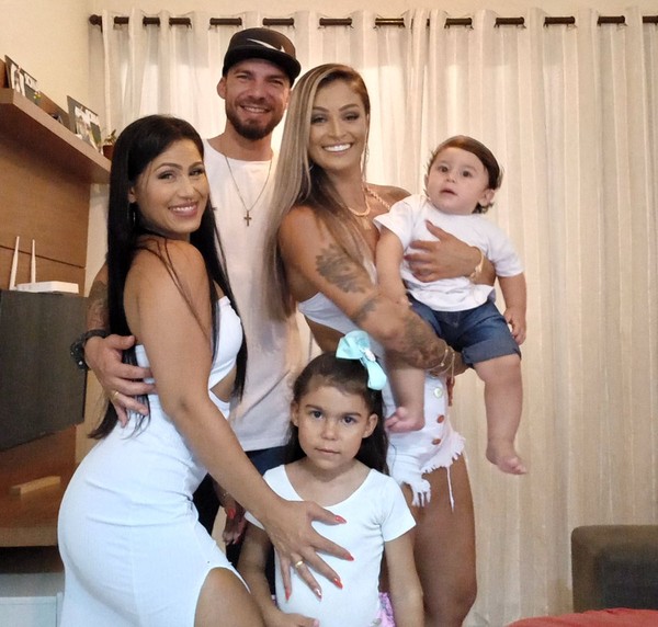 Em trisal, mulheres surpreendem ao engravidar ao mesmo tempo: 'Foi um ...