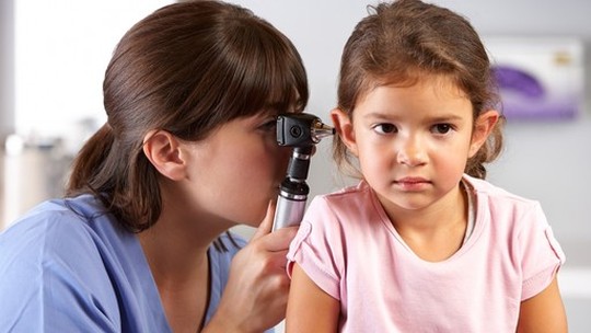 Por que as crianças têm mais dor de ouvido?