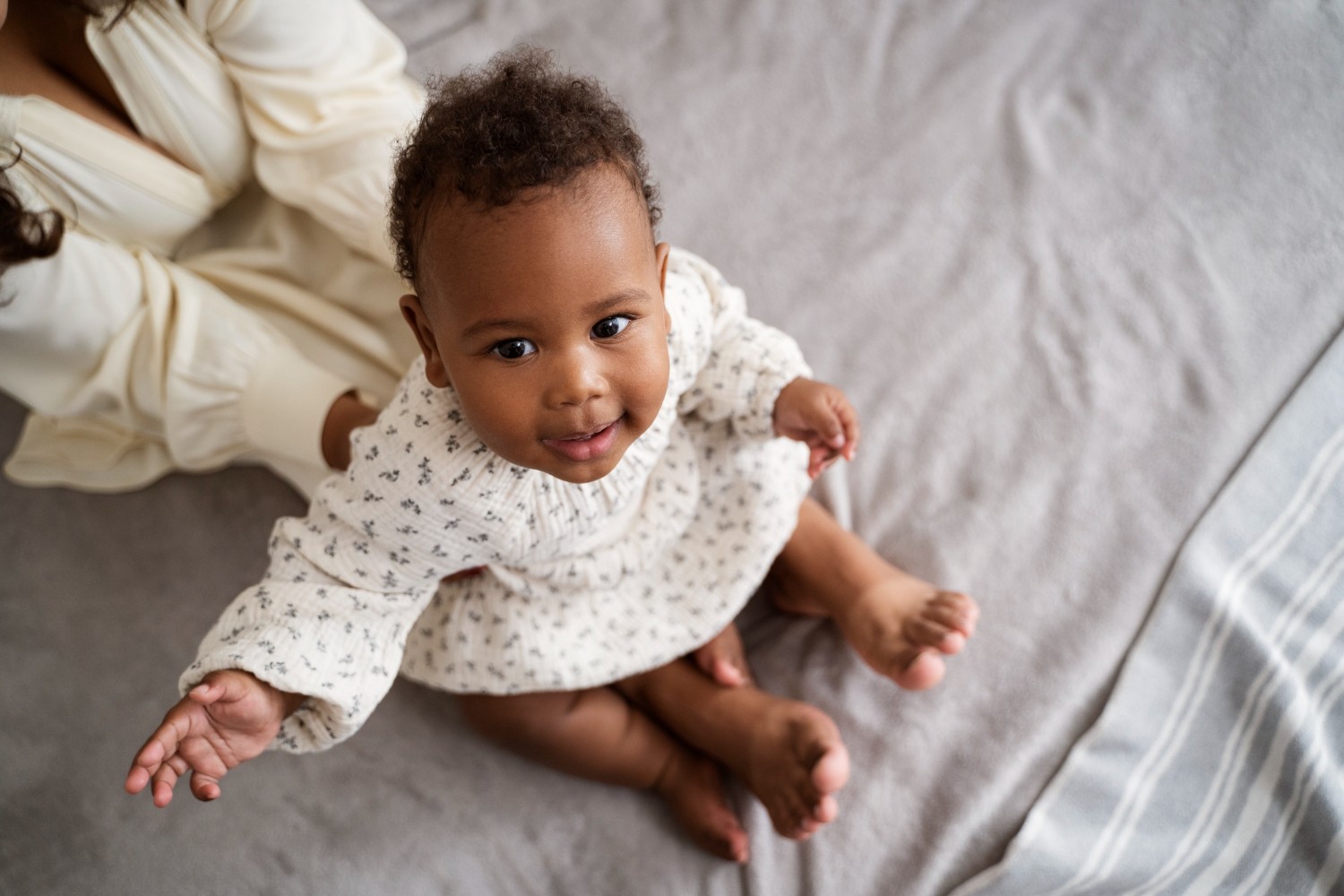 Desenvolvimento do bebê de 6 meses: o que ele já faz, como é o sono e ...