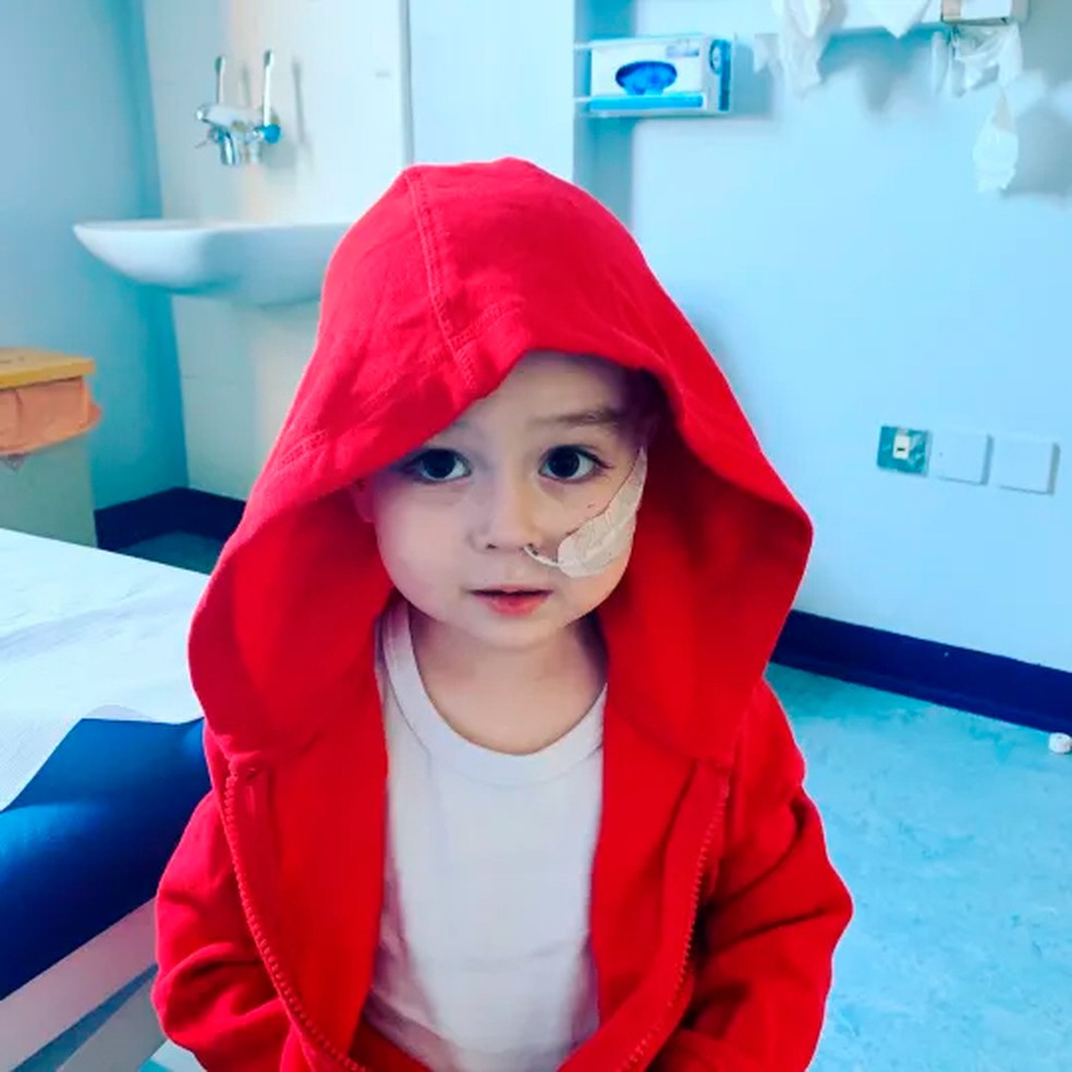 Harry Angell luta contra a leucemia desde os 2 anos de idade e já passou por vários tipos de quimioterapia para combater a doença — Foto: Reprodução/Metro