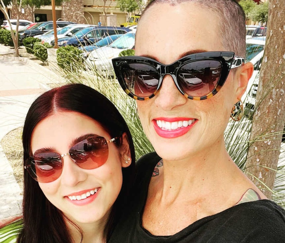 Cara e a filha: diagnóstico de câncer de mama foi uma surpresa — Foto: Reprodução/ Love What Matters