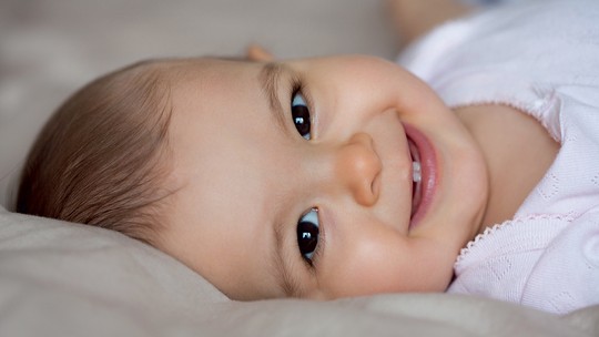 Como cuidar da saúde bucal do seu bebê antes mesmo dos dentes nascerem