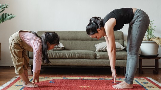 Pais com duas ou mais crianças praticam 80 minutos a menos de exercício físico semanal, revela estudo