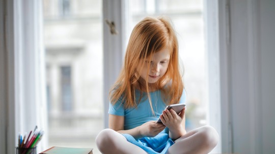 Crianças ativas e com limitação de uso de telas têm melhor desempenho em tarefas que envolvem memória e atenção 