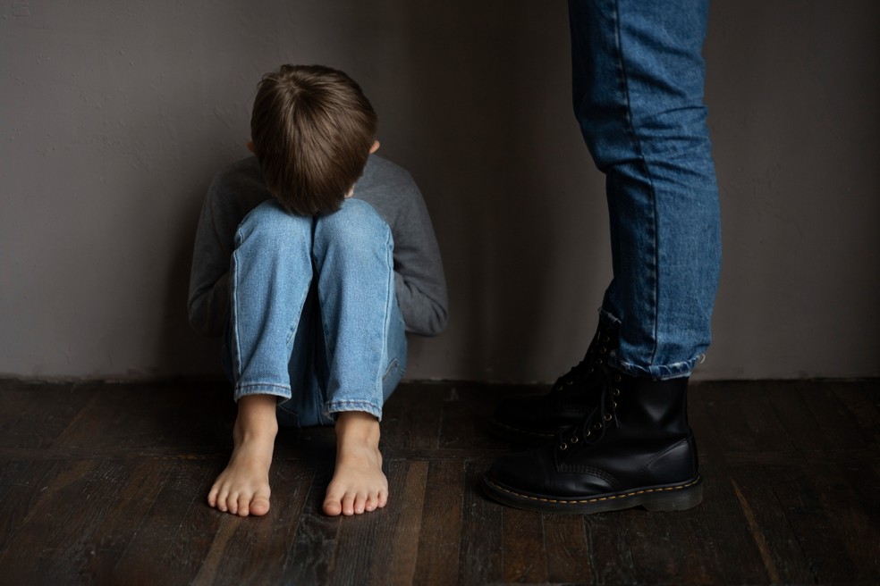 Estatuto da Criança e do Adolescente prevê medidas para conscientizar e mudar comportamento dos pais — Foto: Freepik