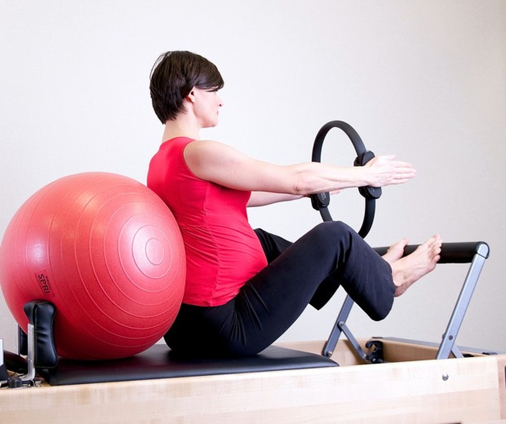 Exercícios como pilates são bem-vindos durante a gravidez  — Foto: Pexels