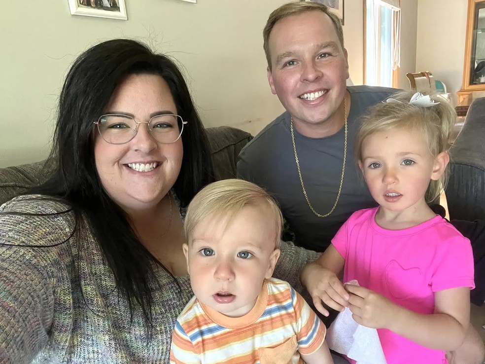 Paul e Stacie com os filhos atualmente � Foto: Reprodu��o/People