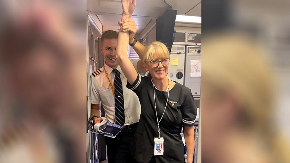 O piloto da United Airlines, Cole Doss, homenageou sua mãe durante o voo — Foto: Good Morning América