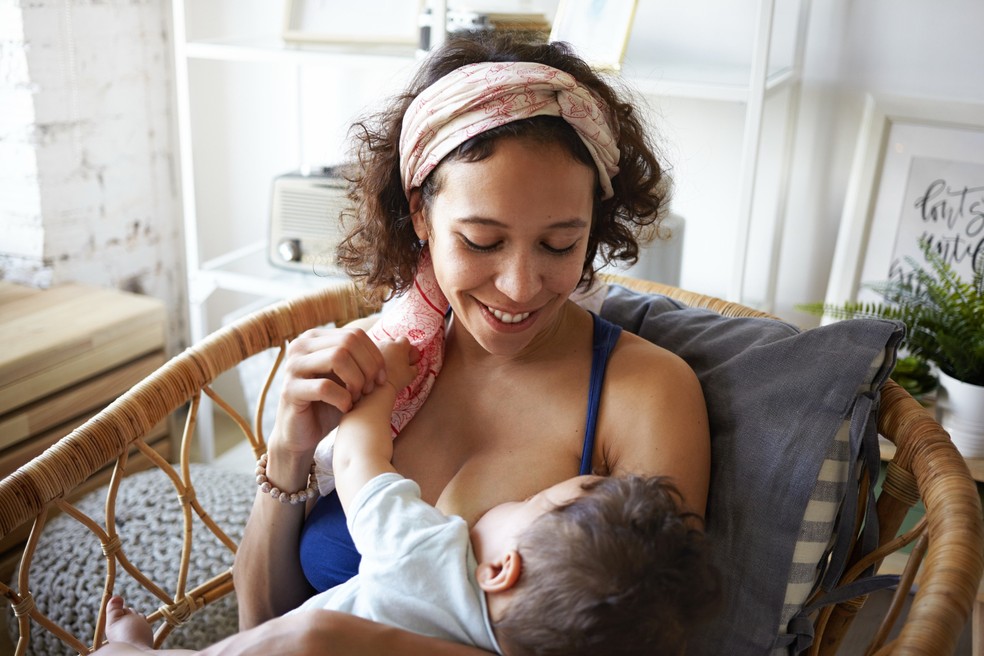 Amamentação e hormônios: a ciência por trás do vínculo entre mãe e bebê — Foto: shurkin_son/Freepik