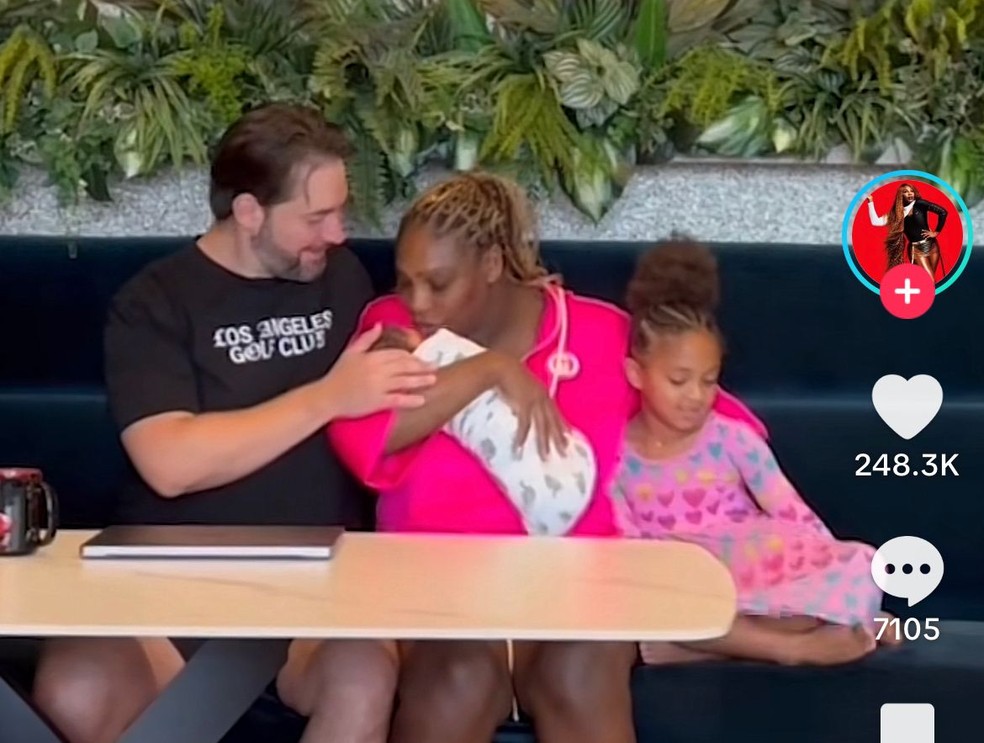 Serena Williams aparece com a família em vídeo — Foto: Reprodução TikTok