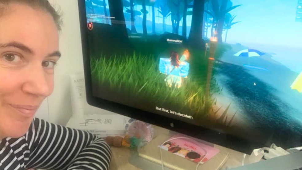 Minha Filha Jogando o jogo do robozinho ao vivo.