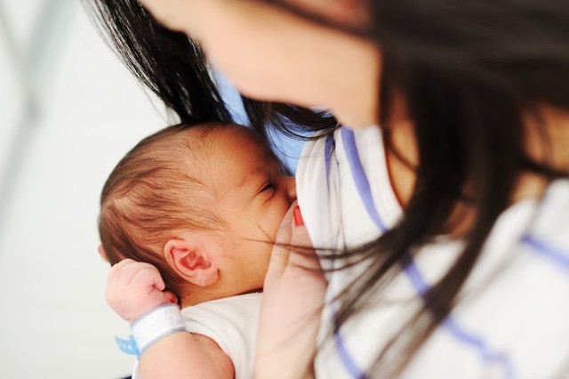Quantas vezes o recém-nascido mama por dia? Veja de quanto em quanto ...