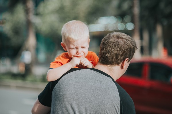 Dar uma tela ao seu filho pode atrapalhar a regulação emocional