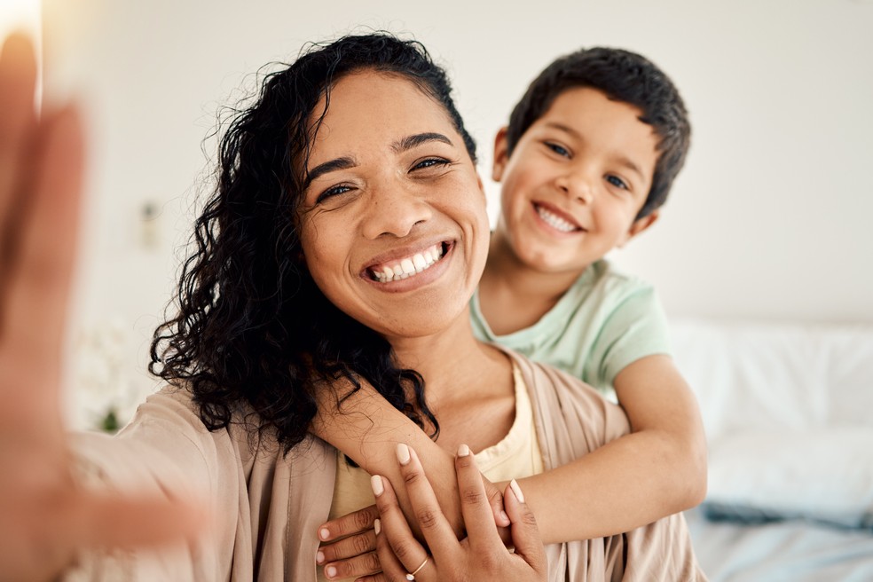 O seu filho é um ser em construção e busca a validação da família para compreender e testar os próprios limites — Foto: Getty Images