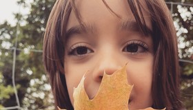Brasileiro de 8 anos vira referência em autismo e TDAH no Reino Unido