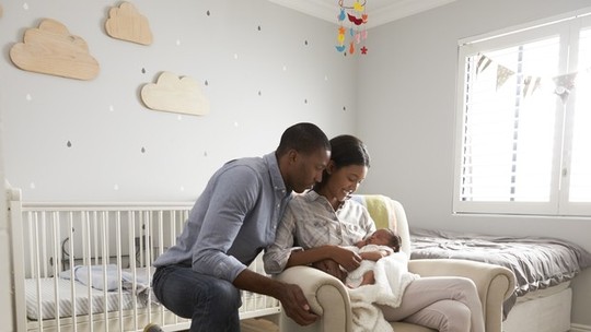 A partir de quando um bebê prematuro pode receber visitas em casa?