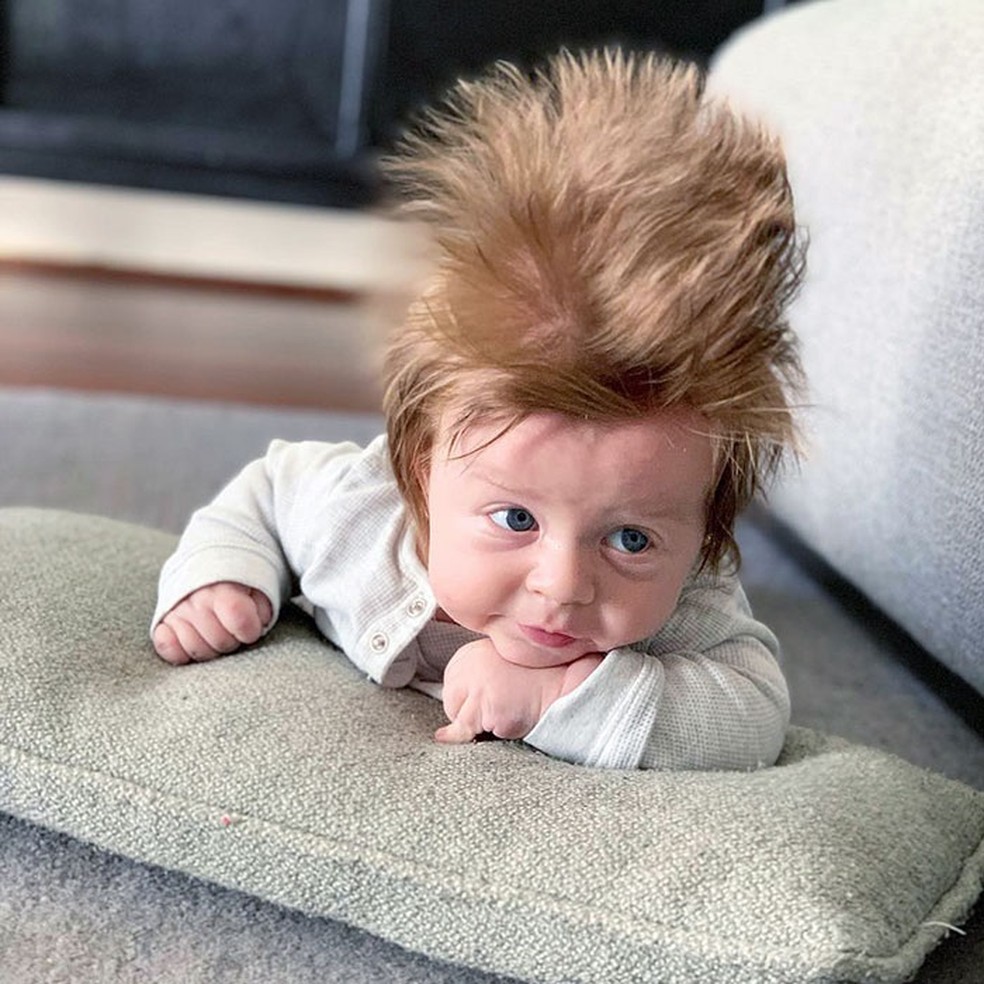 Bebe Com Cabelo Arrepiado