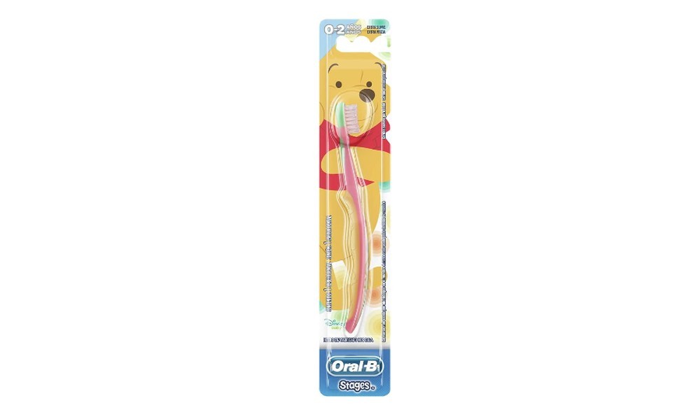 A escova de dentes da Oral-B tem cabo ergonômico, pensado para ser confortável para a mão dos pais — Foto: Reprodução/Amazon