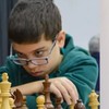 Menino de 10 anos ganha partida contra melhor jogador de xadrez do mundo