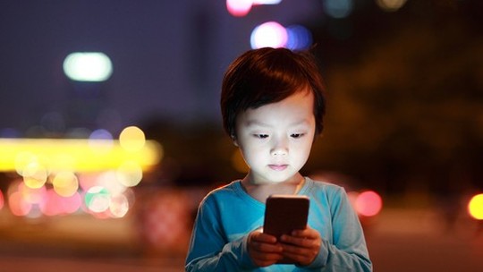 China propõe proibir menores de 18 anos de acessarem a internet durante a noite 