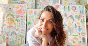 Artista de SP impressiona ao transformar desenhos das crianças em obras de arte cheias de significado