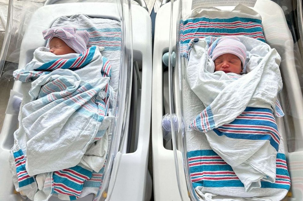 Gêmeos nasceram no dia 18 de agosto — Foto: Reprodução/GMA