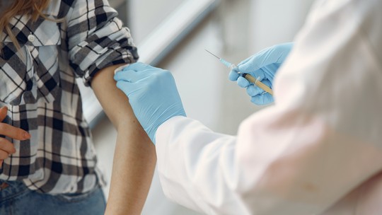 Vacina contra o HPV reduz risco de câncer do colo do útero em quase 90%