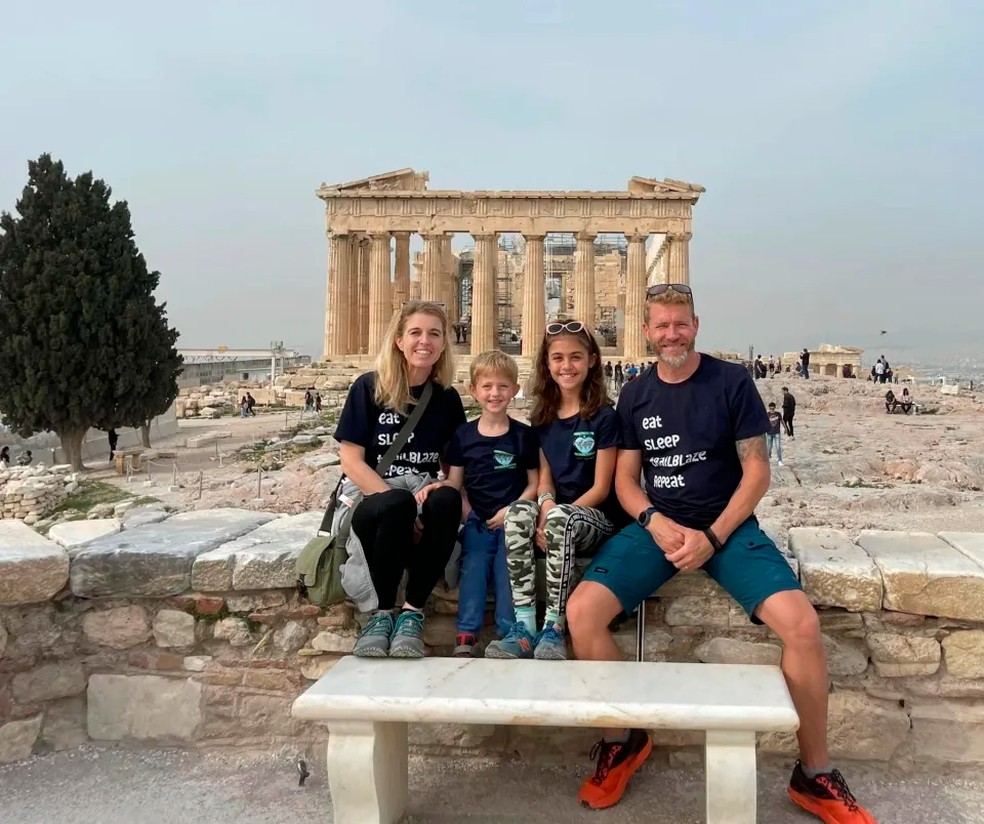 A família de Nikki durante viagem pela Grécia — Foto: Reprodução/Instagram