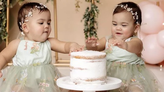 Gêmeas que nasceram siamesas comemoram primeiro aniversário após separação: "Elas são incrivelmente fortes"