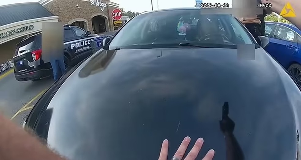 Policial atirou contra gestante durante incidente em estacionamento de loja — Foto: Reprodução