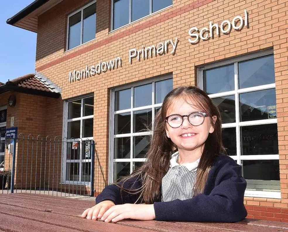 Poppy, de 7 anos, escreveu uma carta ao primeiro-ministro pedindo a extensão da merenda escolar gratuita  — Foto: Reprodução Mirror