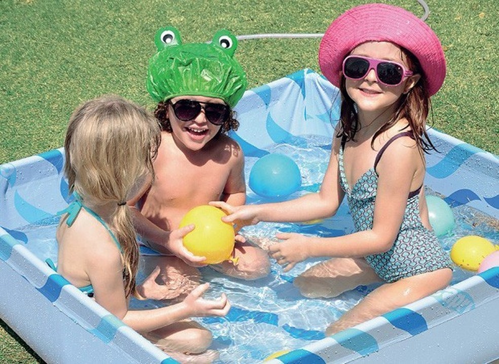 5 brincadeiras na piscina para fazer com as crianças - Equipamentos Para  Piscinas