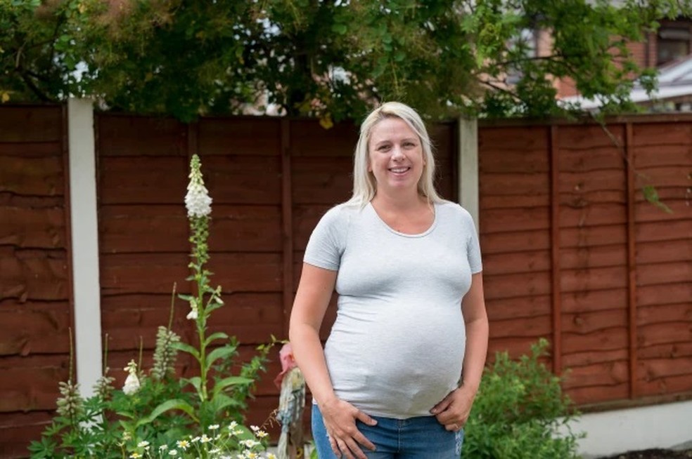 Após vasectomia, casal se surpreende com gravidez de gêmeos em
