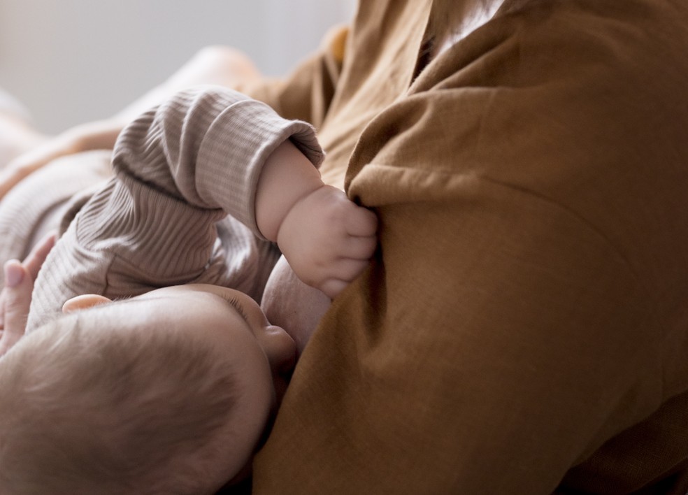Alguns tipos de roupas faclitam a amamerntação — Foto: Freepik
