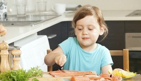 Consumir peixe na infância pode prevenir doenças intestinais