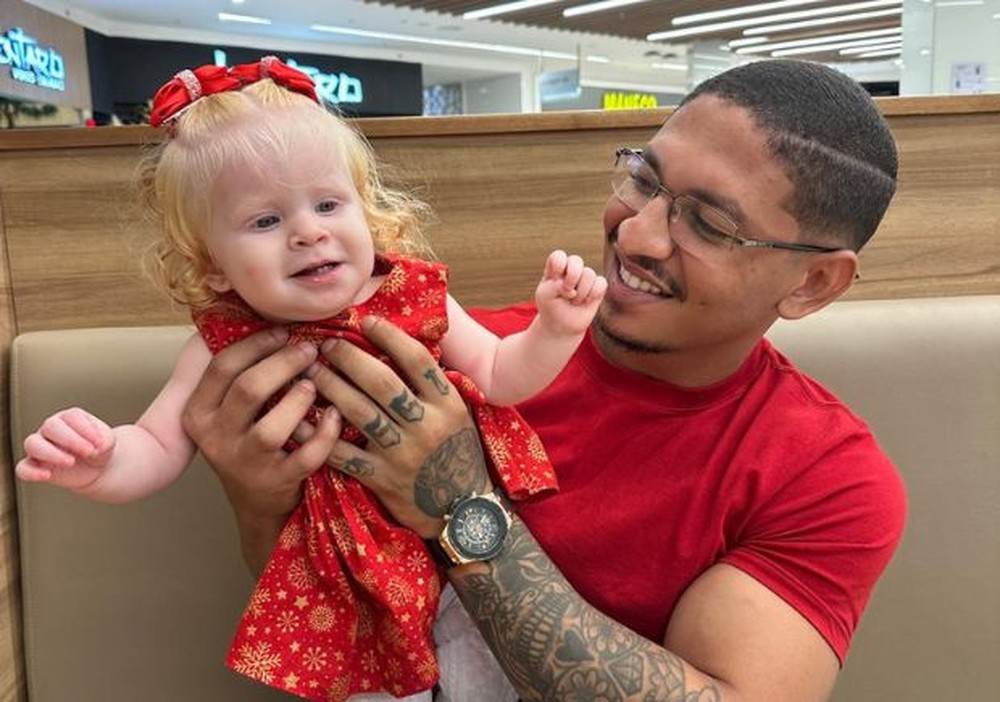 psicologiasdobrasil.com.br - &lsquo;Ela &eacute; de quem?&rsquo;: pai negro exp&otilde;e os coment&aacute;rios cru&eacute;is que ouve por ter filha albina