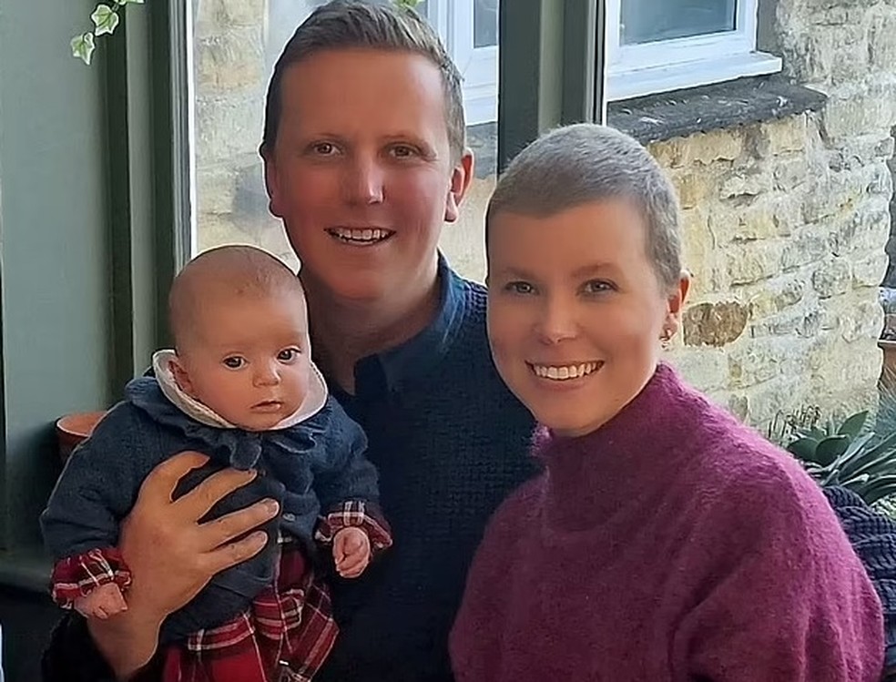 Contra todas as probabilidades, James e Bethany deram à luz a pequena Heidi — Foto: Reprodução/ Daily Mail